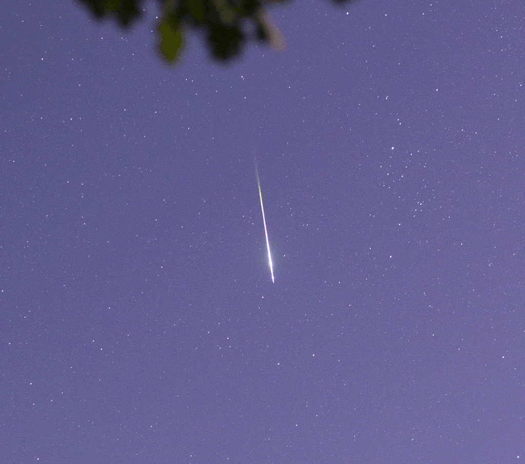 Čo spôsobuje meteorický roj Perseidy?