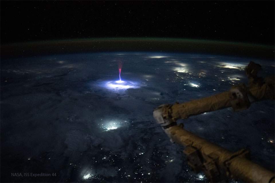 NASA zachytila vzácny obrázok gigantického blesku