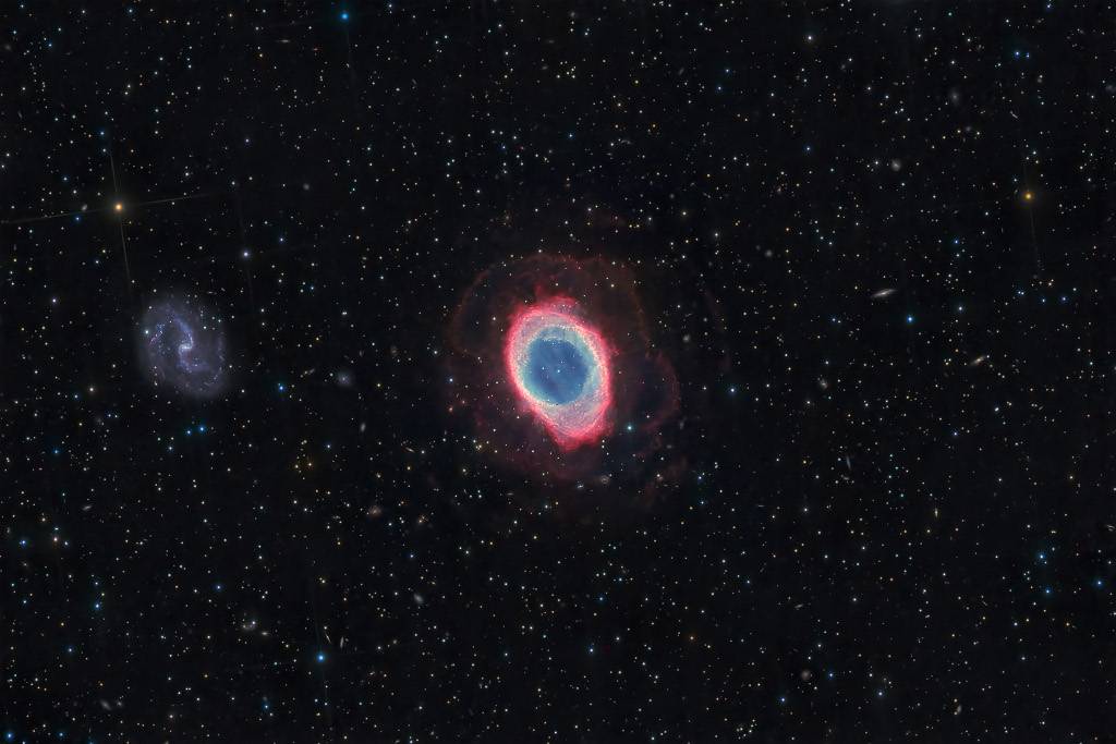 NASA odhaľuje tajomstvá dvoch kozmických susedov - Astronomická fotografia dňa 2025-08-22 | krúhová hmlovina, M57, spirálna galaxia