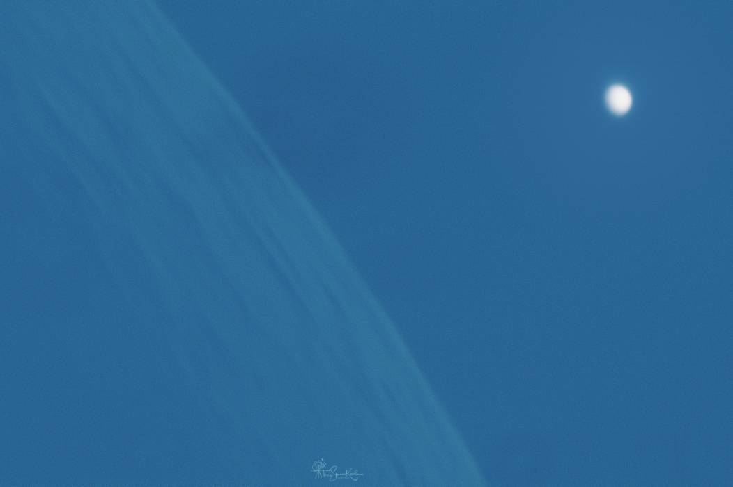 Gibbózny Mesiac a Polmesiac: Nebeské Porovnanie - Astronomická fotografia dňa 2025-09-20 | Gibbózny Mesiac, Polmesiac, fázy Mesiaca