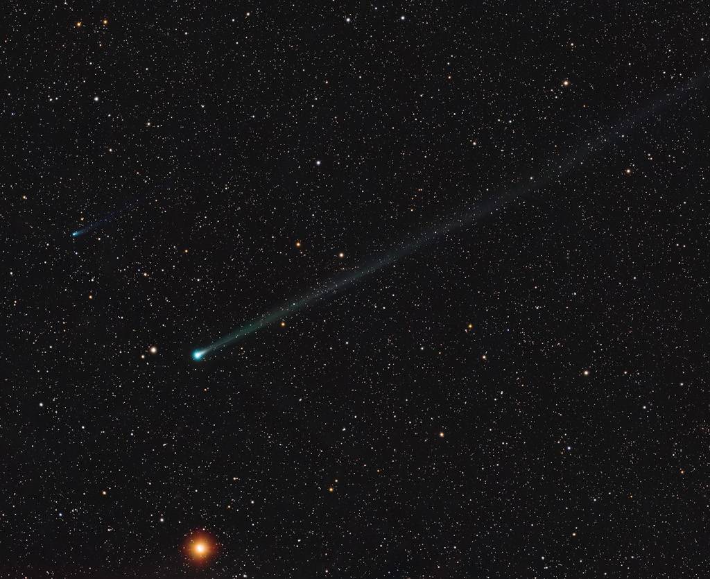 Nové kométy osvetľujú našu nočnú oblohu - Astronomická fotografia dňa 2025-09-26 | kométy, C/2025 R2 (SWAN), C/2025 K1 (ATLAS)