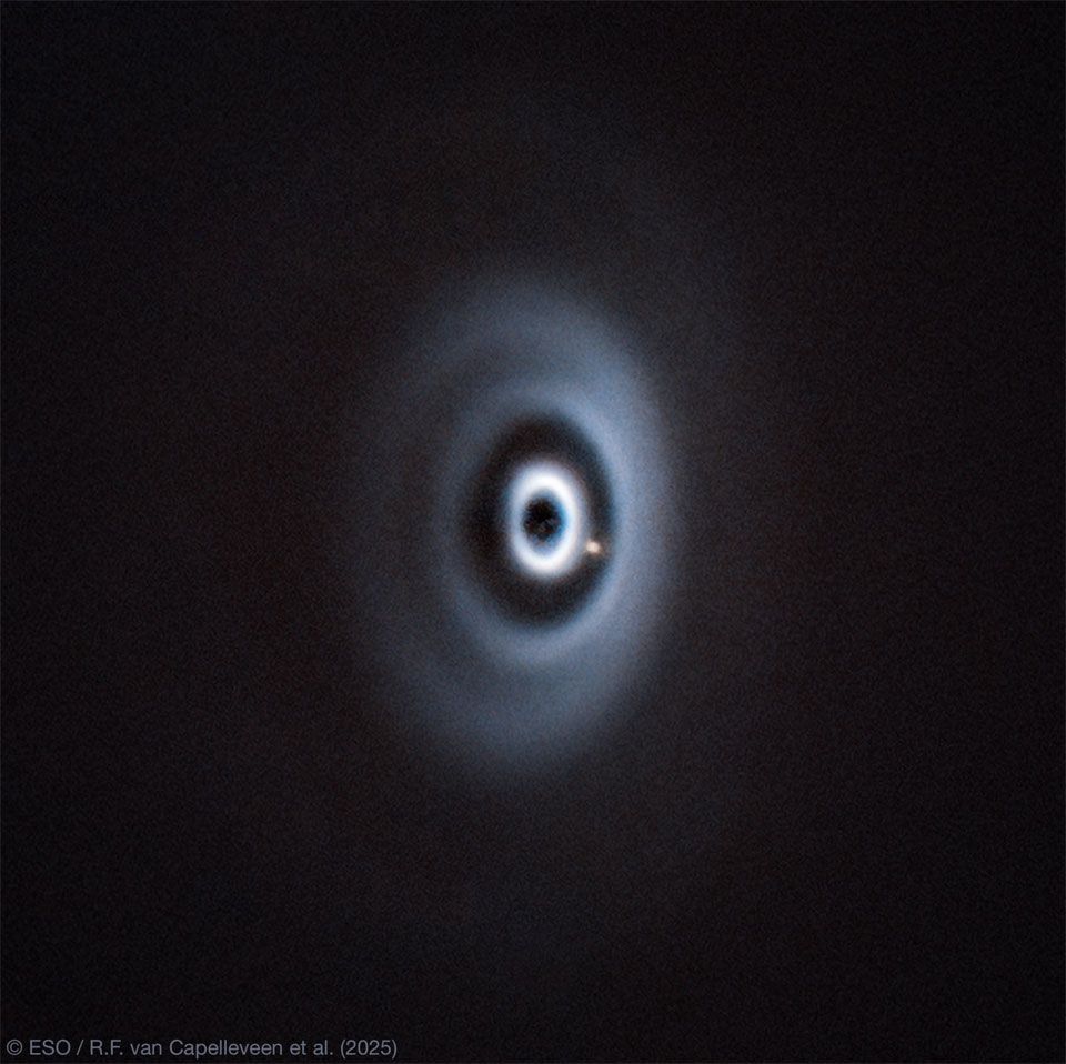 WISPIT 2b: Ako exoplanéta formuje svoj pôvodný disk